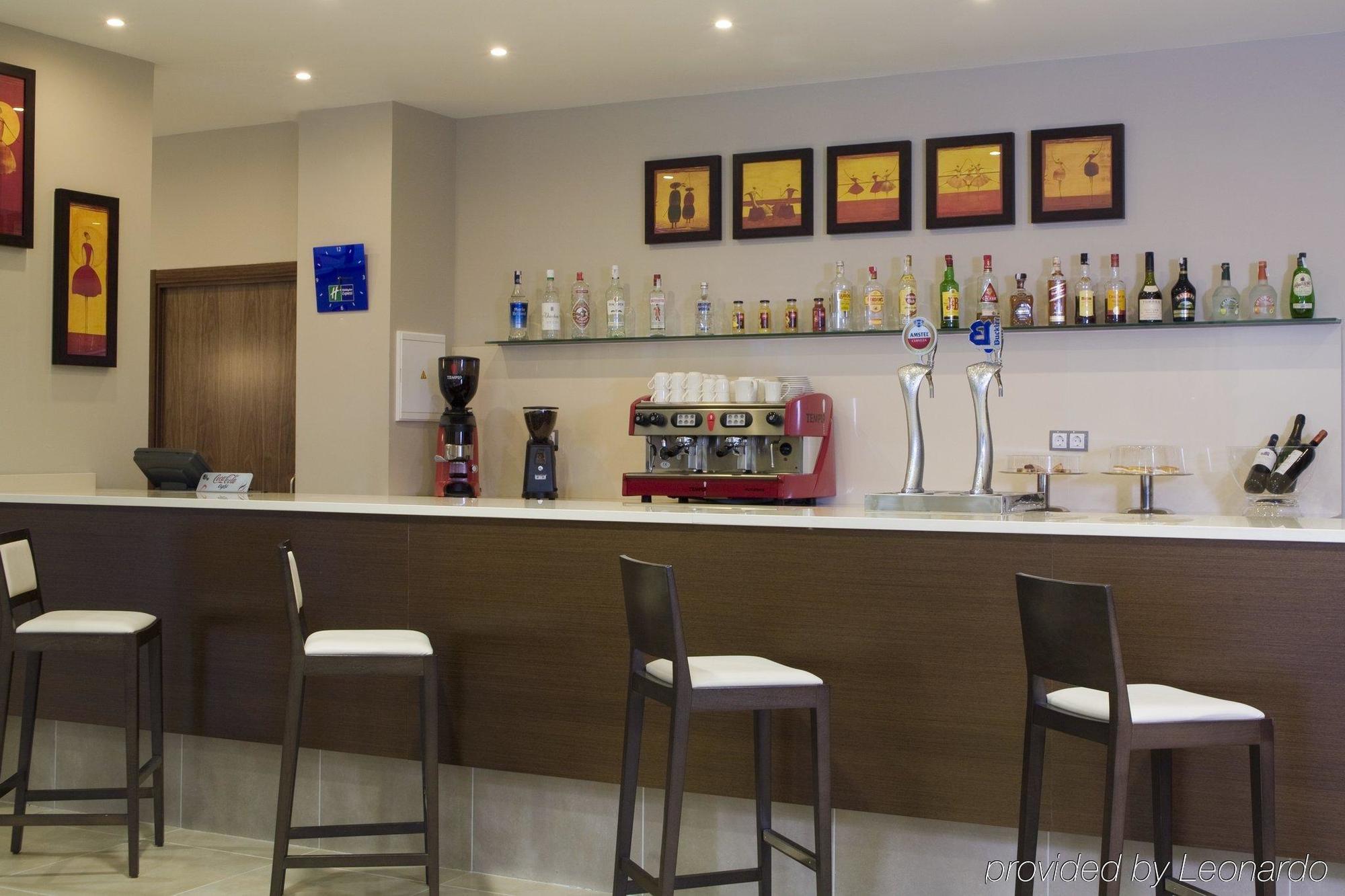 Holiday Inn Express Campo De Gibraltar-Barrios, An Ihg Hotel Los Barrios Restaurant bilde
